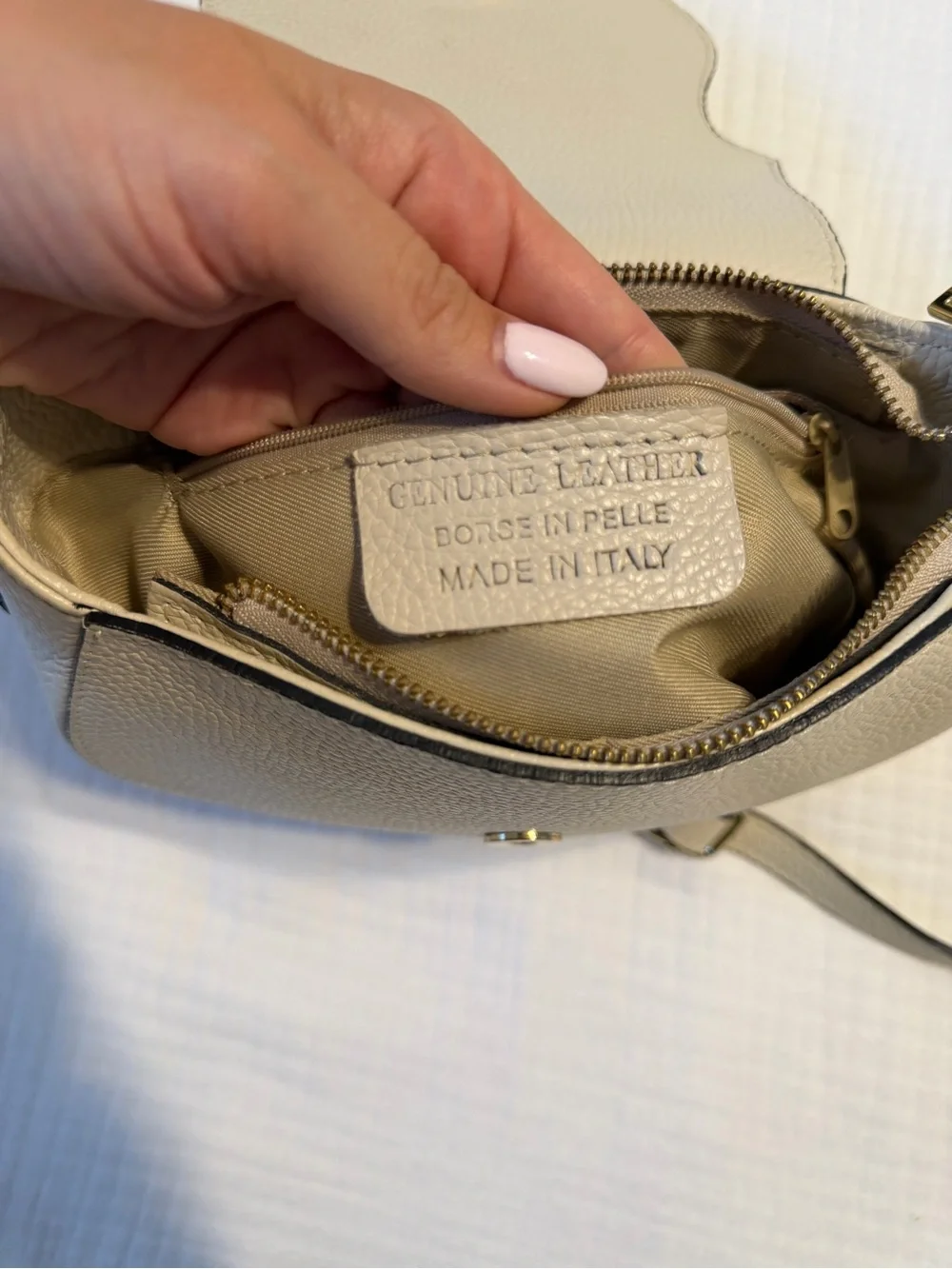 Elegant Cream Saddle Crossbody Bag - Italian Leather